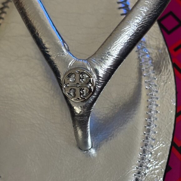 Tory Burch Chelsea Leather Flip Flop - Picture 6 of 15